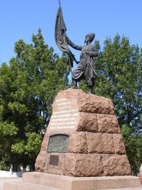 : памятник Казак&#10.jpg
: 406

: 114.8 