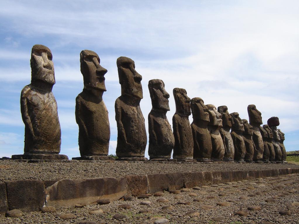 : Easter-Island-Moai-Statues.jpg
: 326

: 118.5 