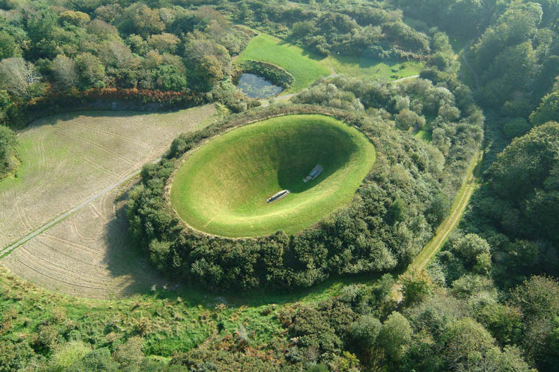 : Krater Nebesnyi sad v Irlandii.jpg
: 648

: 146.5 