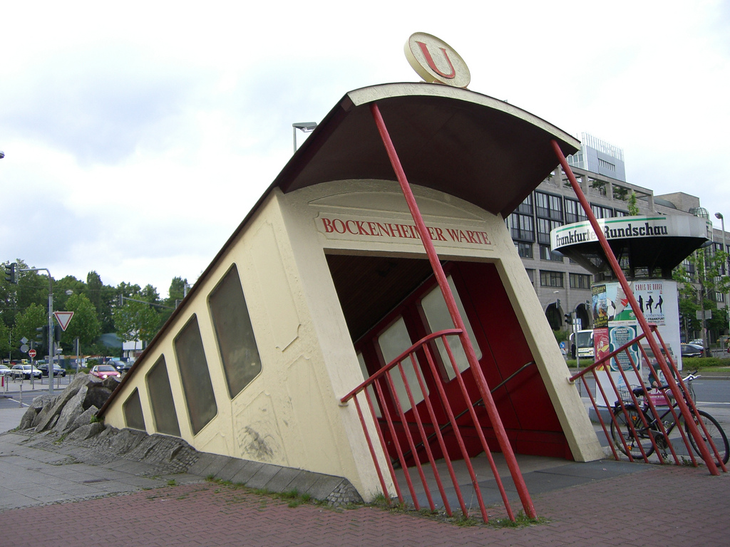 : Вход в метро Фра&#.jpg
: 935

: 358.7 